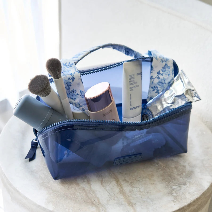 CASE MATE Jelly Cosmetic Bag- Carolina Blue Crochet Wave