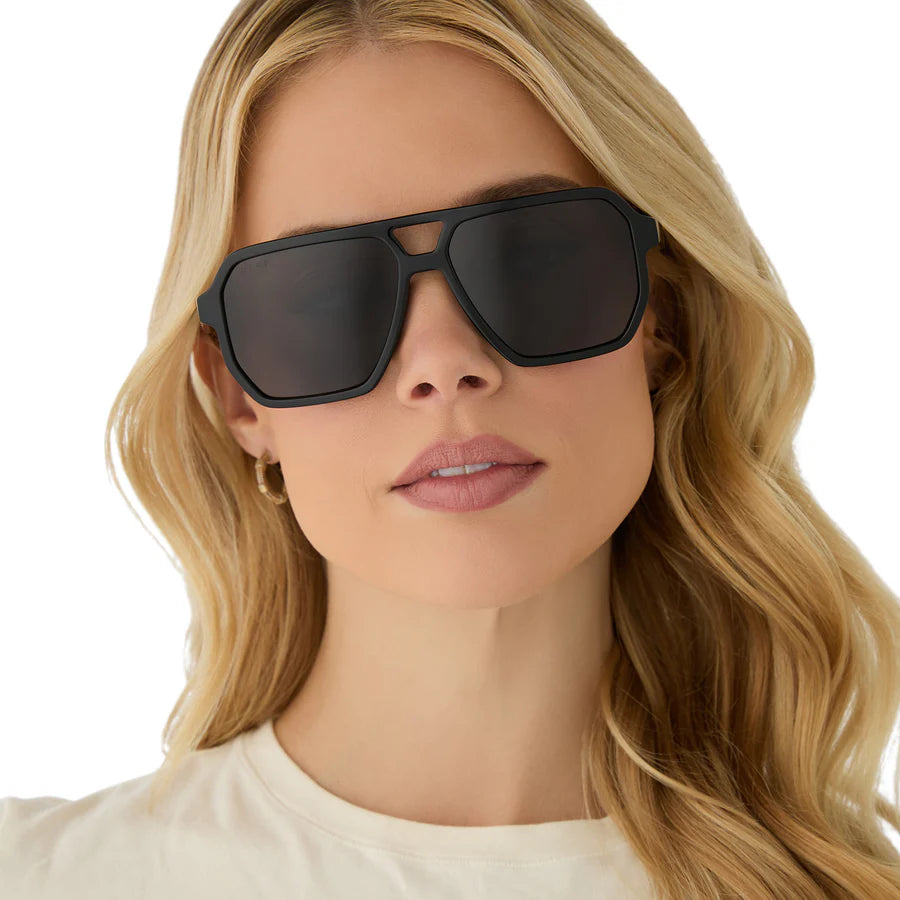 DIFF Eyewear Women’s Polarized Sunglasses - Cameron Black + Grey