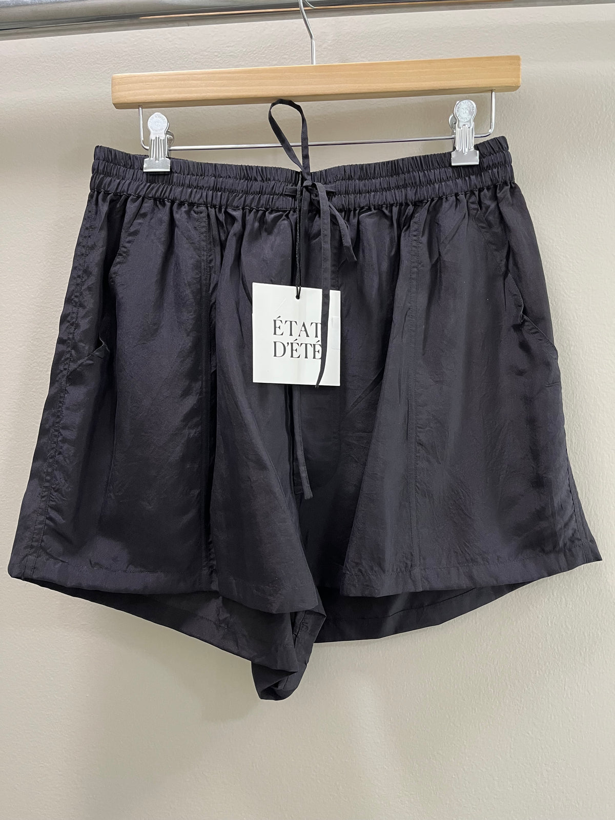 ETAT D'ETE Shine Short- Charcoal Art