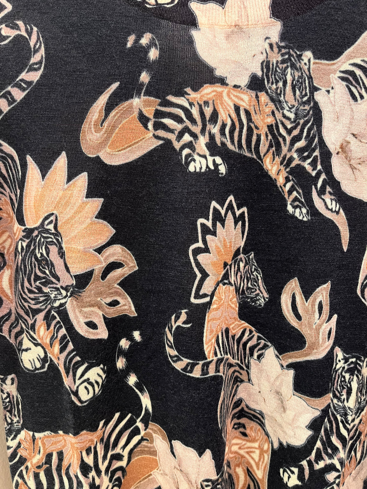 Las Surenas Sweater Cashmere Lotus Tiger-Black