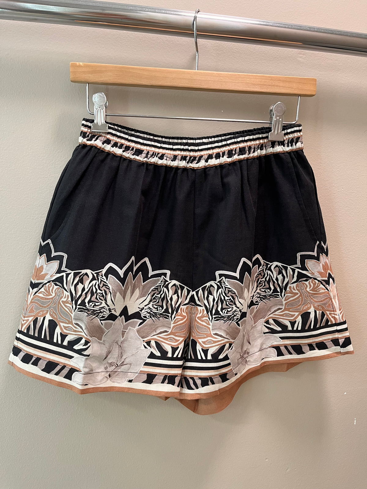 Las Surenas Short Lotus Tiger Eclipse- Black