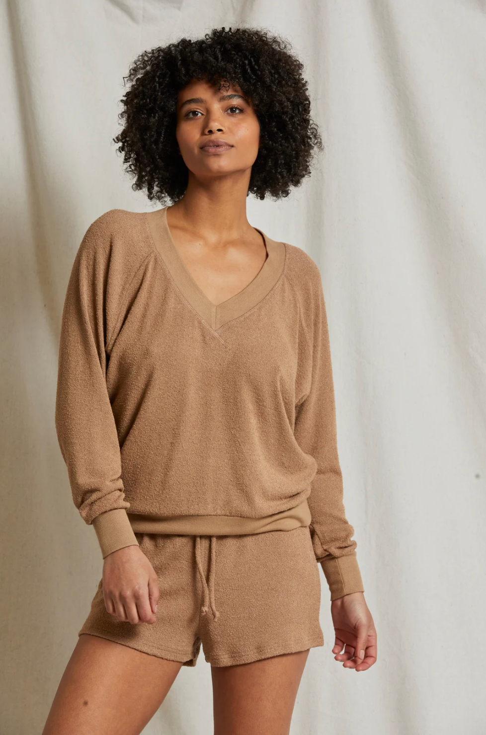 Perfect White Tee O&#39;Connor Boucle V Neck Sweatshirt - Walnut