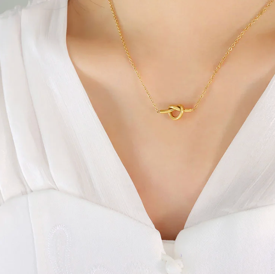 Katie Rae Love Me Knot Necklace - Gold