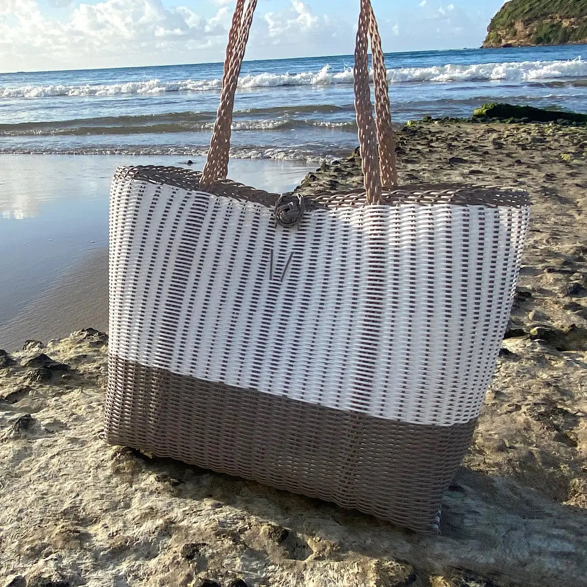 The Lilley Line Medium Tote - Rothko White + Putty